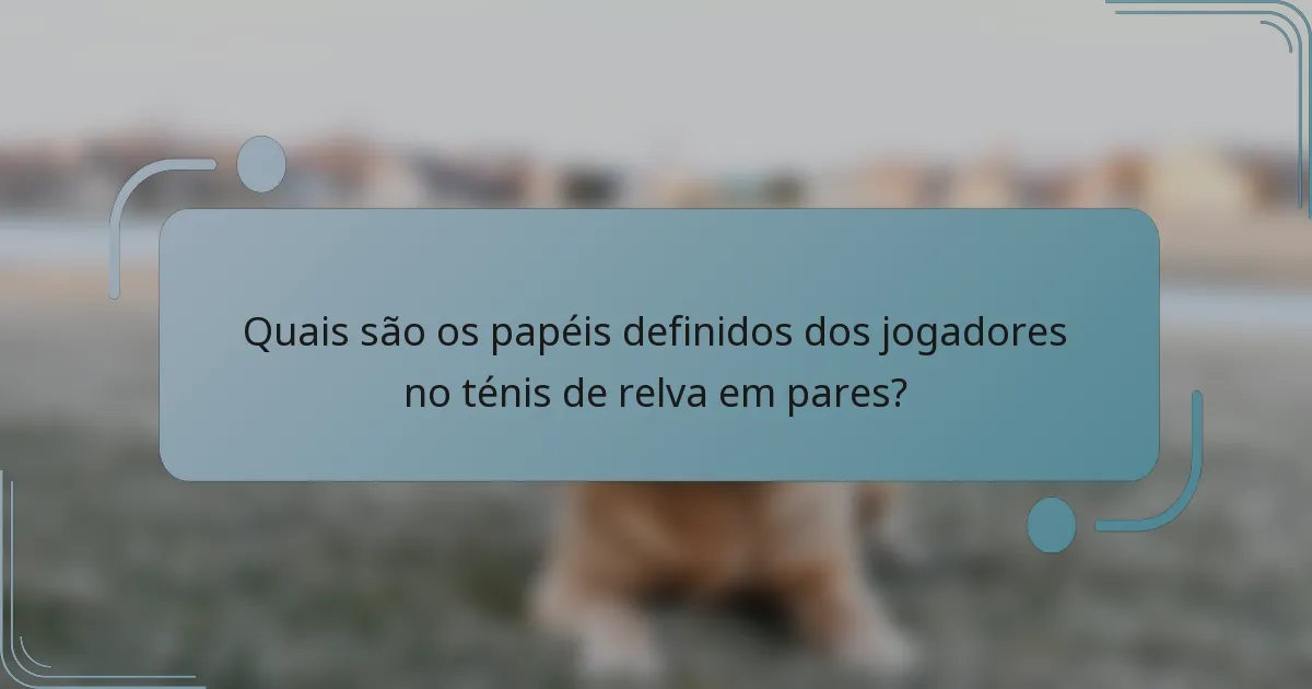 Quais são os papéis definidos dos jogadores no ténis de relva em pares?